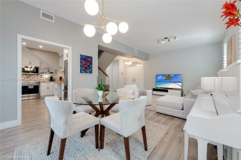 Condo in Coral Gables, Florida, 3 bedrooms  № 1706044 - photo 6