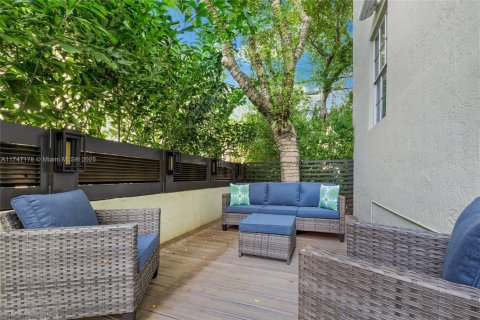 Condo in Coral Gables, Florida, 3 bedrooms  № 1706044 - photo 9
