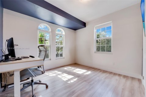 Condo in Coral Gables, Florida, 3 bedrooms  № 1706044 - photo 16