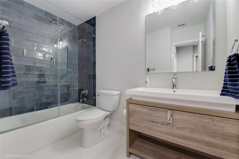 Condo in Coral Gables, Florida, 3 bedrooms  № 1706044 - photo 18