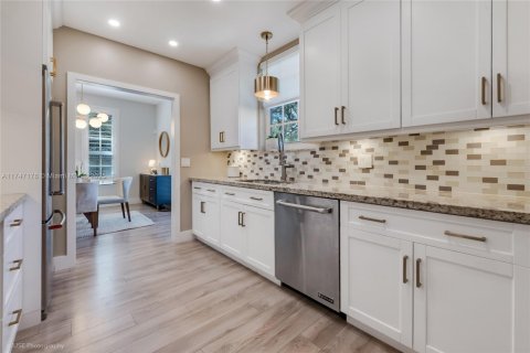 Condo in Coral Gables, Florida, 3 bedrooms  № 1706044 - photo 11