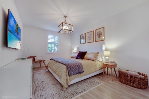 Condo in Coral Gables, Florida, 3 bedrooms  № 1706044 - photo 13