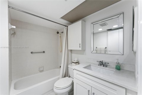 Condo in Coconut Creek, Florida, 2 bedrooms № 1941159 - photo 21