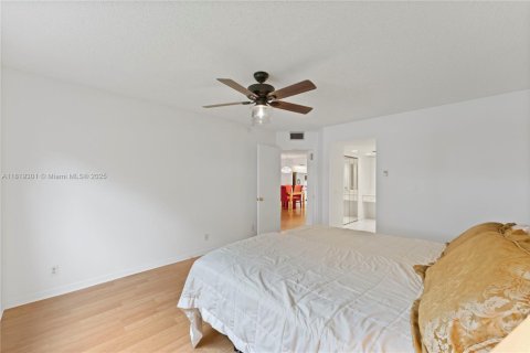 Condo in Coconut Creek, Florida, 2 bedrooms № 1941159 - photo 14