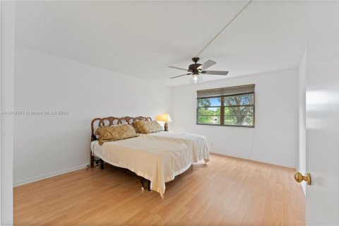 Condo in Coconut Creek, Florida, 2 bedrooms № 1941159 - photo 13