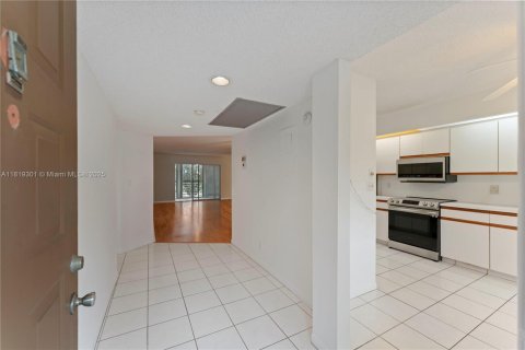 Condo in Coconut Creek, Florida, 2 bedrooms № 1941159 - photo 30