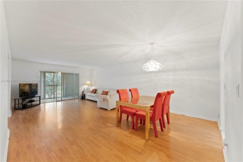 Condo in Coconut Creek, Florida, 2 bedrooms № 1941159 - photo 5