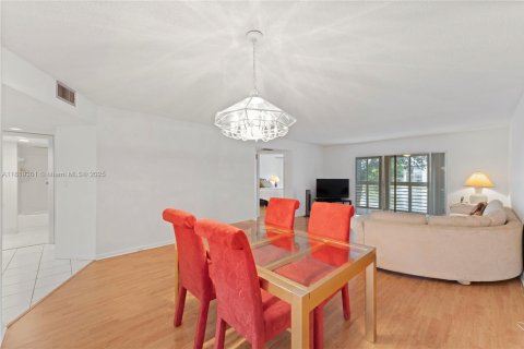 Condo in Coconut Creek, Florida, 2 bedrooms № 1941159 - photo 6