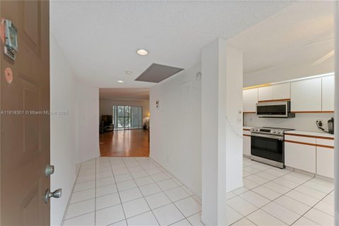 Condo in Coconut Creek, Florida, 2 bedrooms № 1941159 - photo 4