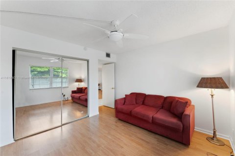 Condo in Coconut Creek, Florida, 2 bedrooms № 1941159 - photo 19