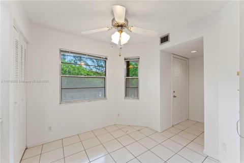 Condo in Coconut Creek, Florida, 2 bedrooms № 1941159 - photo 12