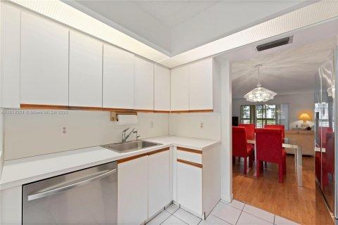 Condo in Coconut Creek, Florida, 2 bedrooms № 1941159 - photo 8