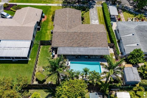 House in Cutler Bay, Florida 4 bedrooms, 174.47 sq.m. № 1738793 - photo 6