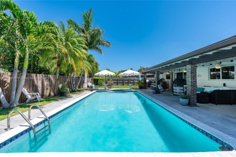 House in Cutler Bay, Florida 4 bedrooms, 174.47 sq.m. № 1738793 - photo 9