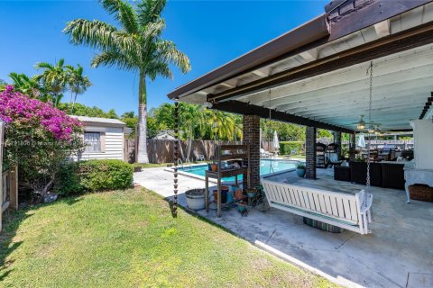 House in Cutler Bay, Florida 4 bedrooms, 174.47 sq.m. № 1738793 - photo 8