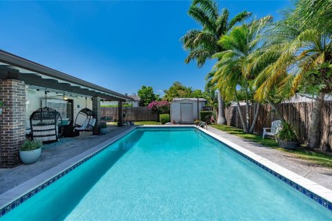 House in Cutler Bay, Florida 4 bedrooms, 174.47 sq.m. № 1738793 - photo 12