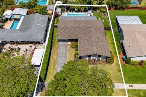 House in Cutler Bay, Florida 4 bedrooms, 174.47 sq.m. № 1738793 - photo 7