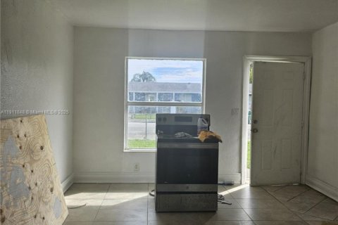 Купить виллу или дом в Майами, Флорида 3 спальни, 94.76м2, № 1967629 - фото 4