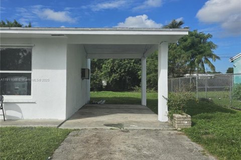 Купить виллу или дом в Майами, Флорида 3 спальни, 94.76м2, № 1967629 - фото 2