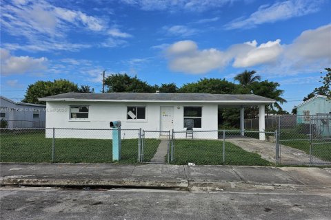 Купить виллу или дом в Майами, Флорида 3 спальни, 94.76м2, № 1967629 - фото 1