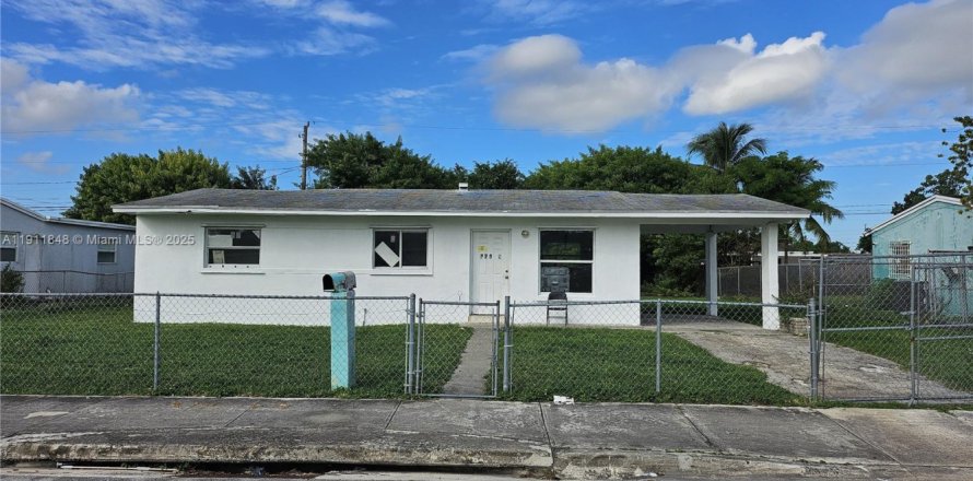 Дом в Майами, Флорида 3 спальни, 94.76м2 № 1967629