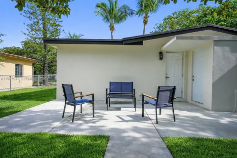 Villa ou maison à vendre à North Miami, Floride: 3 chambres, 99.87 m2 № 2019532 - photo 3