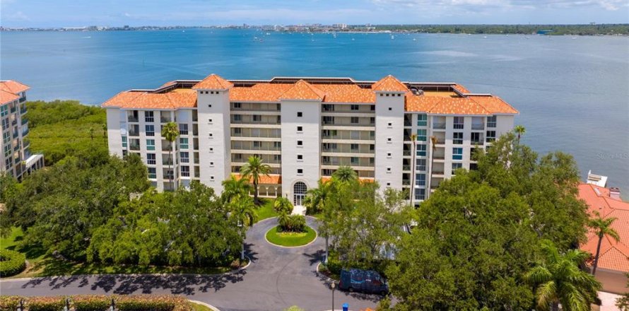 Condo à Saint Petersburg, Floride, 2 chambres  № 2401169