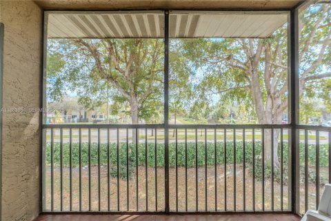 Купить кондоминиум в Пемброк-Пайнс, Флорида 2 спальни, 84.91м2, № 1963150 - фото 29