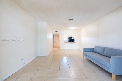 Купить кондоминиум в Пемброк-Пайнс, Флорида 2 спальни, 84.91м2, № 1963150 - фото 27