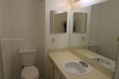 Condominio en venta en Pembroke Pines, Florida, 2 dormitorios, 84.91 m2 № 1963150 - foto 13