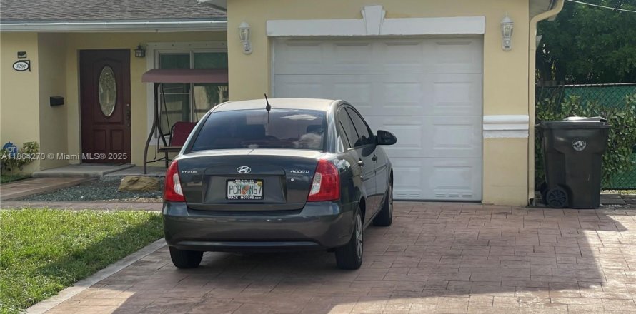Villa ou maison à Lauderdale Lakes, Floride 2 chambres, 117.89 m2 № 1891314