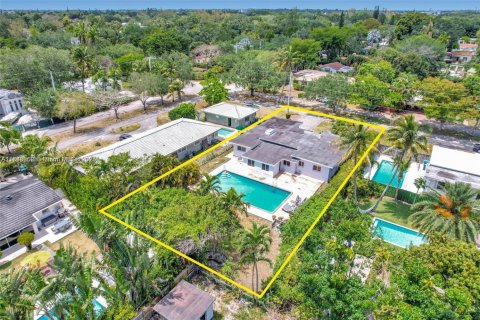House in Biscayne Park, Florida 4 bedrooms № 1859840 - photo 5