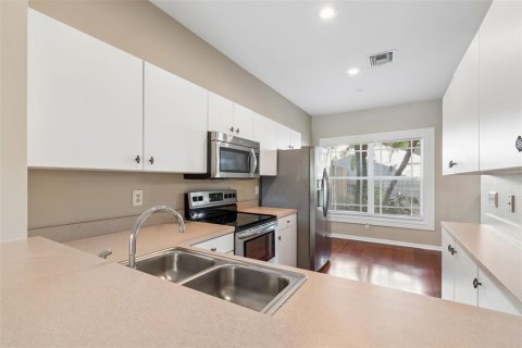 Touwnhouse à vendre à Tampa, Floride: 2 chambres, 115.38 m2 № 2092680 - photo 9