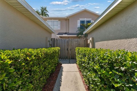 Touwnhouse à vendre à Tampa, Floride: 2 chambres, 115.38 m2 № 2092680 - photo 4