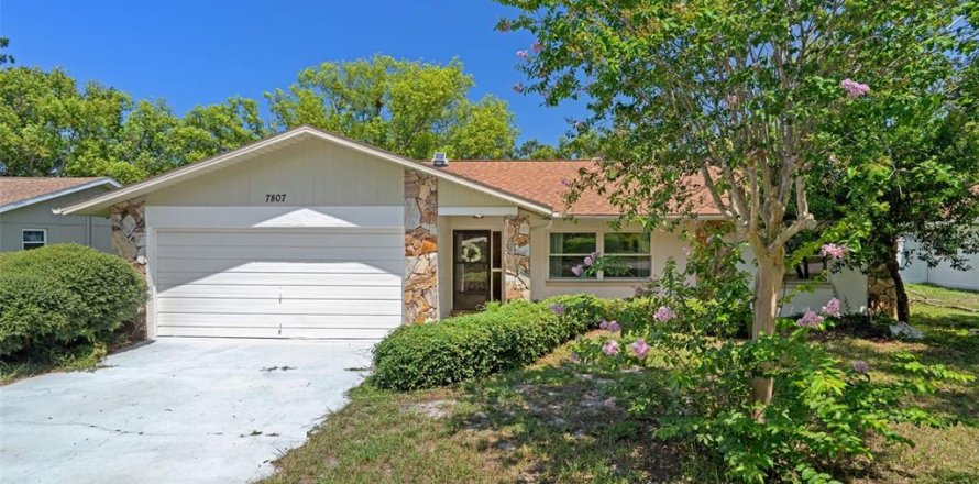 House in Hudson, Florida 2 bedrooms, 147.53 sq.m. № 1853011