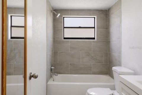 House in Hudson, Florida 2 bedrooms, 147.53 sq.m. № 1853011 - photo 5