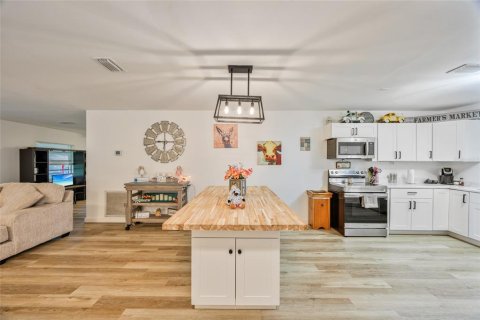 Casa en venta en Seffner, Florida, 3 dormitorios, 148.36 m2 № 1893893 - foto 9