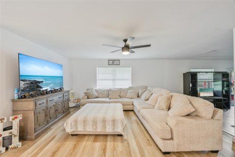 Casa en venta en Seffner, Florida, 3 dormitorios, 148.36 m2 № 1893893 - foto 12