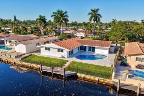 Villa ou maison à louer à Fort Lauderdale, Floride: 3 chambres, 177.16 m2 № 2188743 - photo 2