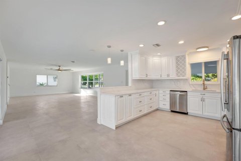 Villa ou maison à louer à Fort Lauderdale, Floride: 3 chambres, 177.16 m2 № 2188743 - photo 4