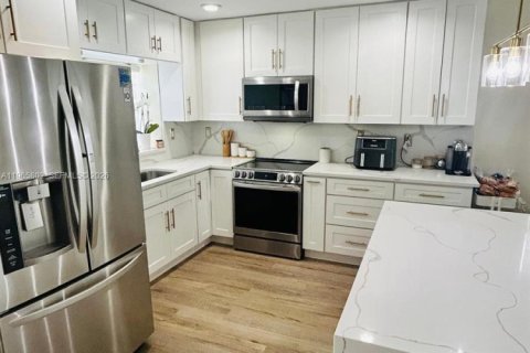 House in Coral Springs, Florida 3 bedrooms, 96.34 sq.m. № 2027802 - photo 3