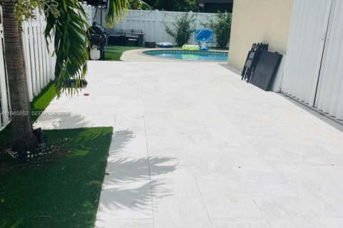 House in Coral Springs, Florida 3 bedrooms, 96.34 sq.m. № 2027802 - photo 17
