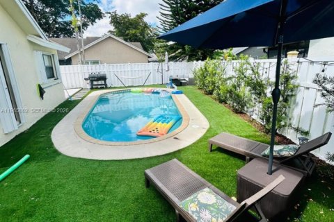 House in Coral Springs, Florida 3 bedrooms, 96.34 sq.m. № 2027802 - photo 19