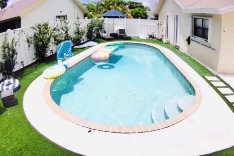 House in Coral Springs, Florida 3 bedrooms, 96.34 sq.m. № 2027802 - photo 16