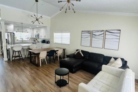 House in Coral Springs, Florida 3 bedrooms, 96.34 sq.m. № 2027802 - photo 4