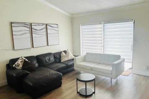 House in Coral Springs, Florida 3 bedrooms, 96.34 sq.m. № 2027802 - photo 5