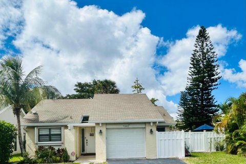 House in Coral Springs, Florida 3 bedrooms, 96.34 sq.m. № 2027802