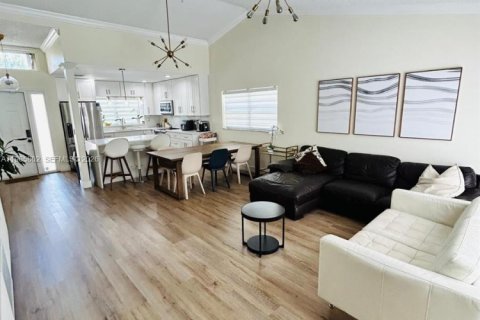 House in Coral Springs, Florida 3 bedrooms, 96.34 sq.m. № 2027802 - photo 7