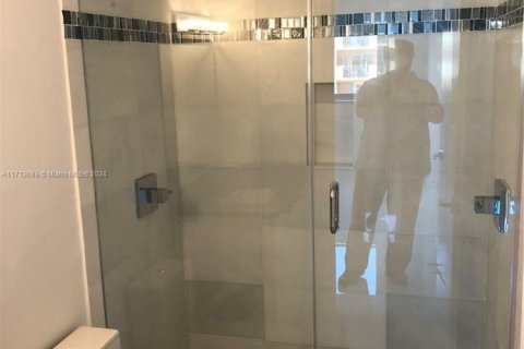 Condo in North Miami Beach, Florida, 2 bedrooms № 1981537 - photo 5