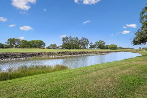 Condo in Wellington, Florida, 2 bedrooms  № 1174297 - photo 1